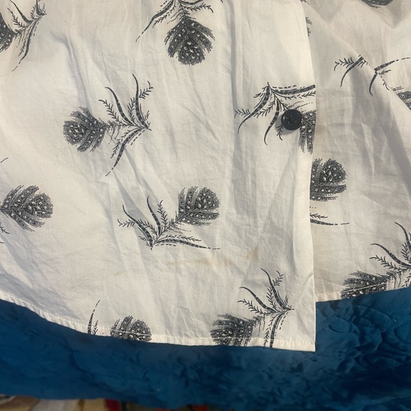 Theory Feather Print Button-Up – Bold & Unique. 24” pit to pit - Picture 5 of 5